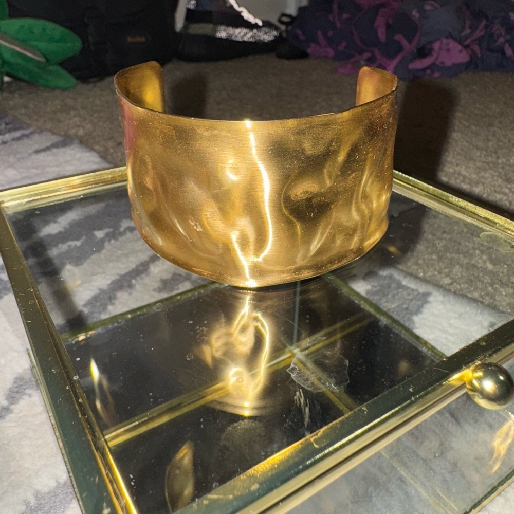 RAFFINE’ VINTAGE 10k GOLDEN HAMMERED CUFF 3” - Picture 2 of 9